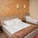 Πανσιόν Ora E Vjeter 3*