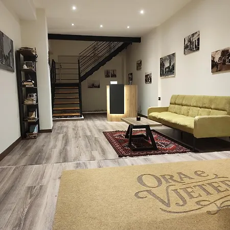 Ora E Vjeter بيت ضيافة *