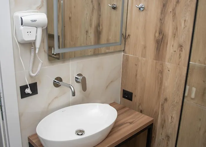 Ora E Vjeter Pensjonat Wlora